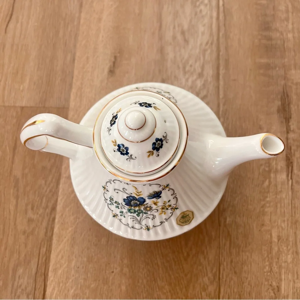 ROYAL TARA‎ Fine Bone China Ireland Blue Corn Flower Teapot Discontinued NWT